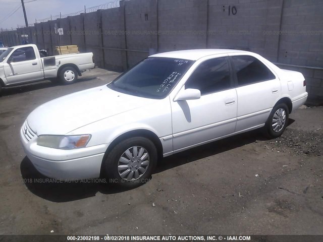 JT2BG22KXW0237823 - 1998 TOYOTA CAMRY CE/LE/XLE 白色 照片 2