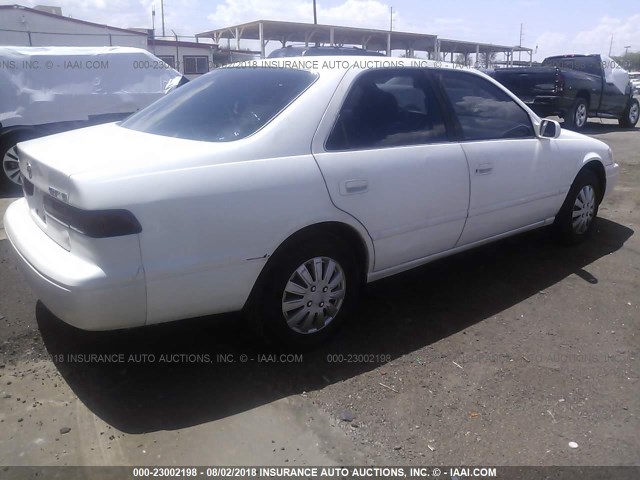 JT2BG22KXW0237823 - 1998 TOYOTA CAMRY CE/LE/XLE 白色 照片 4