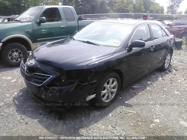 4T1BF3EK1BU154033 - 2011 TOYOTA CAMRY SE/LE/XLE შავი ფოტო 2