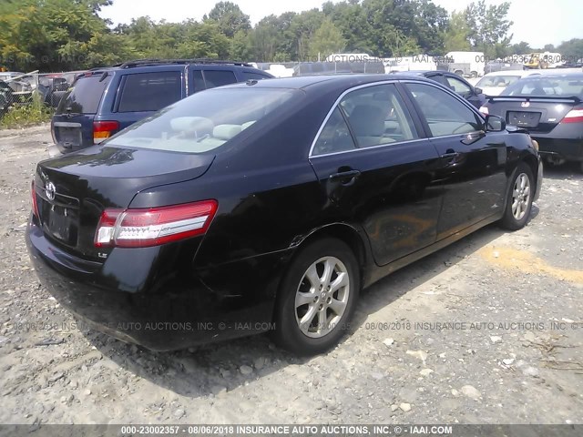 4T1BF3EK1BU154033 - 2011 TOYOTA CAMRY SE/LE/XLE შავი ფოტო 4