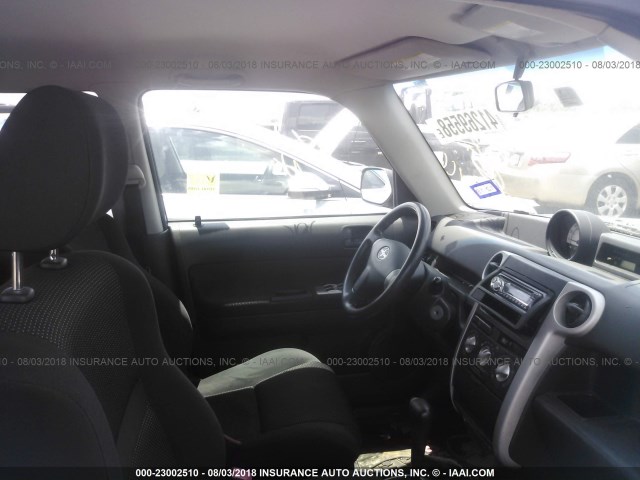 JTLKT324454020953 - 2005 TOYOTA SCION XB Schwarz Foto 5
