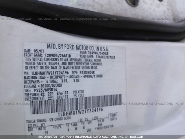 1LNHM81W21Y724196 - 2001 LINCOLN TOWN CAR EXECUTIVE Белый фото 9