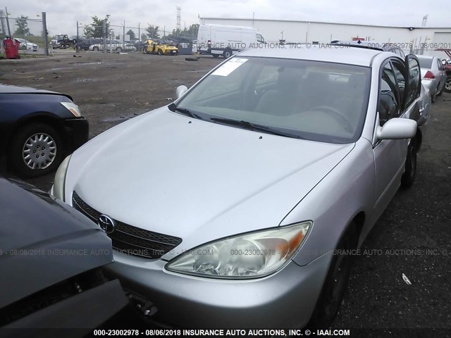 4T1BE32K14U901950 - 2004 TOYOTA CAMRY LE/XLE/SE Күміс фото 2
