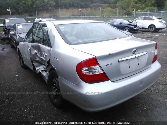 4T1BE32K14U901950 - 2004 TOYOTA CAMRY LE/XLE/SE SILVER photo 3