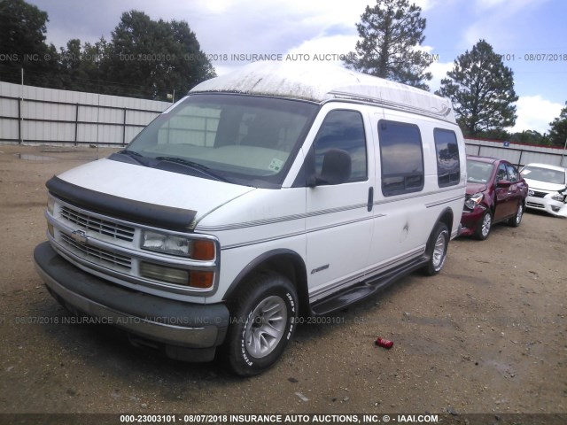 1GBFG15M5V1049370 - 1997 CHEVROLET EXPRESS G1500  WHITE photo 2