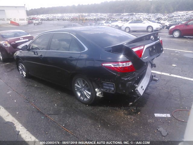 4T1BF1FK1HU773078 - 2017 TOYOTA CAMRY LE/XLE/SE/XSE 黑色 照片 3