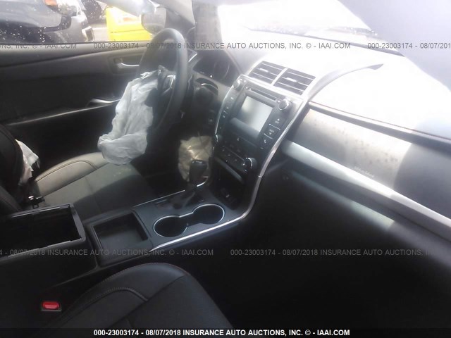 4T1BF1FK1HU773078 - 2017 TOYOTA CAMRY LE/XLE/SE/XSE 黑色 照片 5
