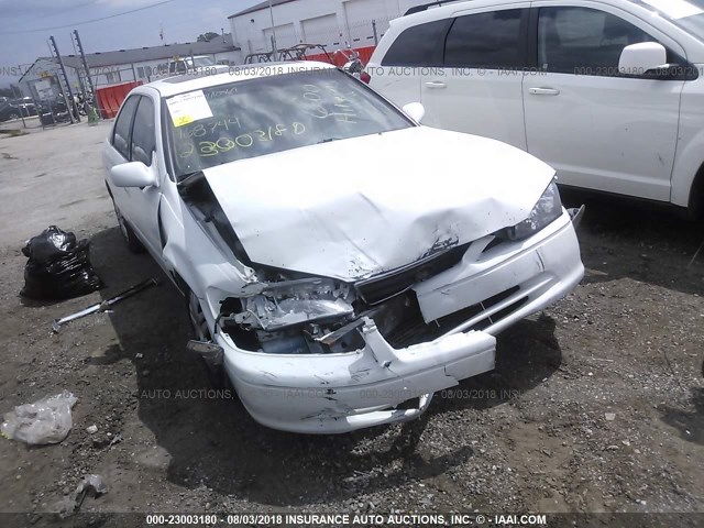 4T1BF22KX1U968744 - 2001 TOYOTA CAMRY LE/XLE 白色 照片 1