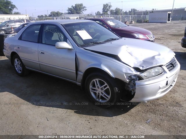 4T1BG22K21U870000 - 2001 TOYOTA CAMRY CE/LE/XLE 银色 照片 1