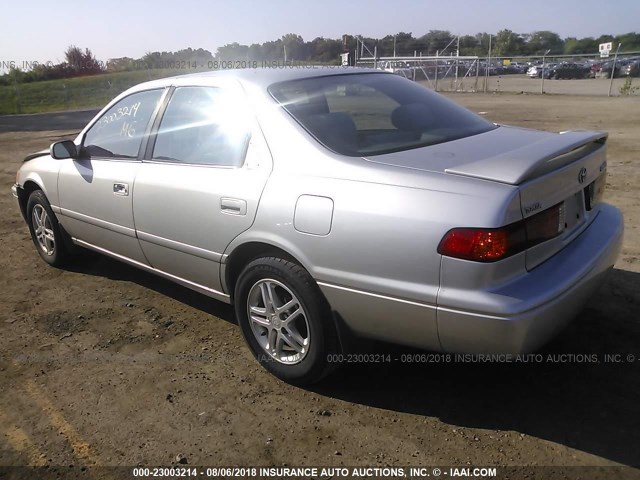 4T1BG22K21U870000 - 2001 TOYOTA CAMRY CE/LE/XLE 银色 照片 3