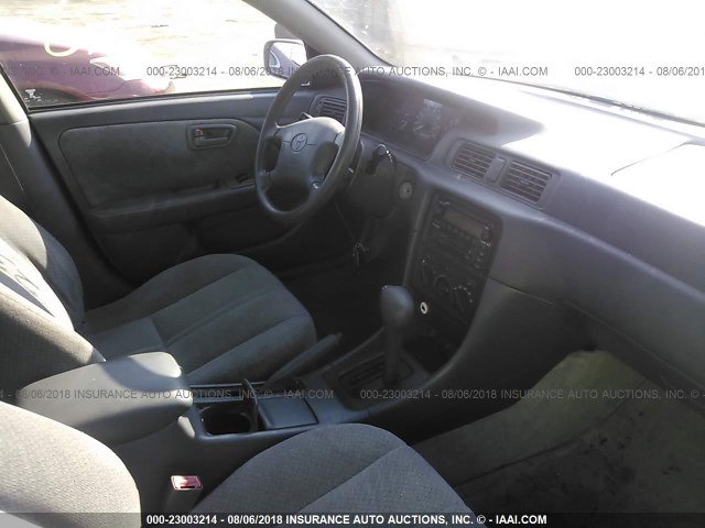 4T1BG22K21U870000 - 2001 TOYOTA CAMRY CE/LE/XLE 银色 照片 5