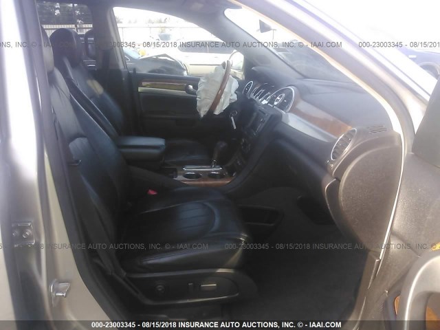 5GAER23778J156074 - 2008 BUICK ENCLAVE CXL Argent photo 5