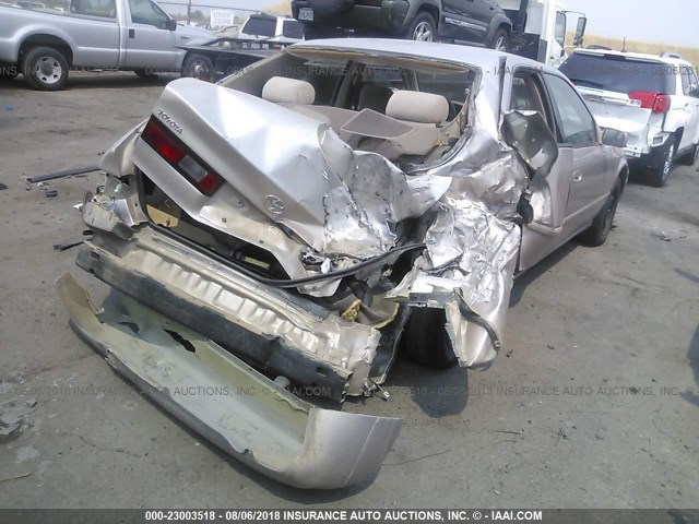 4T1BG22K0XU525444 - 1999 TOYOTA CAMRY CE/LE/XLE 金色 照片 4