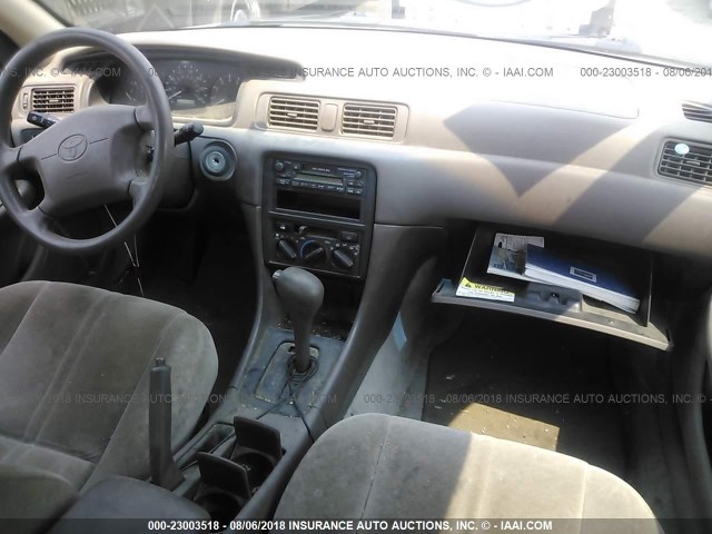 4T1BG22K0XU525444 - 1999 TOYOTA CAMRY CE/LE/XLE 金色 照片 5