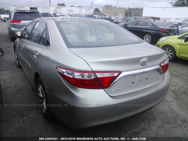 4T1BF1FKXHU736417 - 2017 TOYOTA CAMRY LE/XLE/SE/XSE GOLD photo 3
