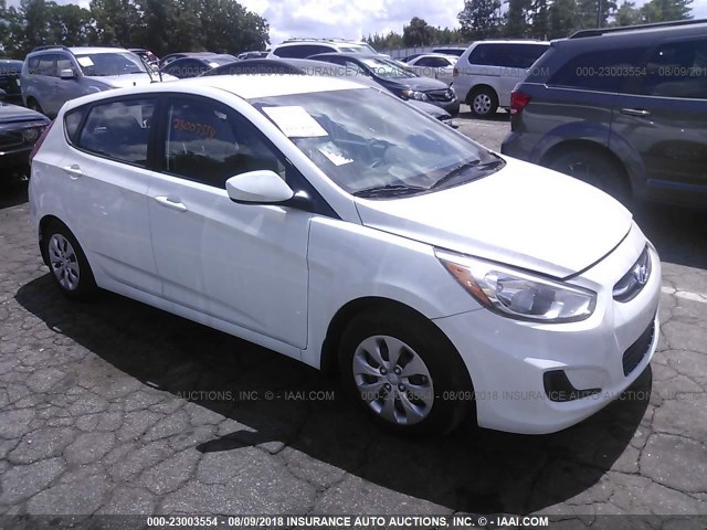 KMHCT5AE2GU241763 - 2016 HYUNDAI ACCENT SE WHITE photo 1