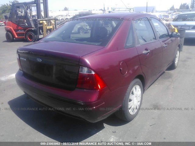 1FAFP34N97W108031 - 2007 FORD FOCUS ZX4/S/SE/SES MAROON photo 4