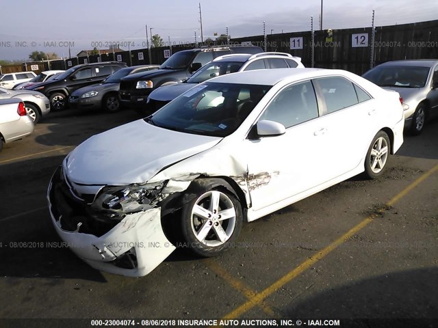 4T1BF1FK2EU438679 - 2014 TOYOTA CAMRY L/SE/LE/XLE თეთრი ფოტო 2