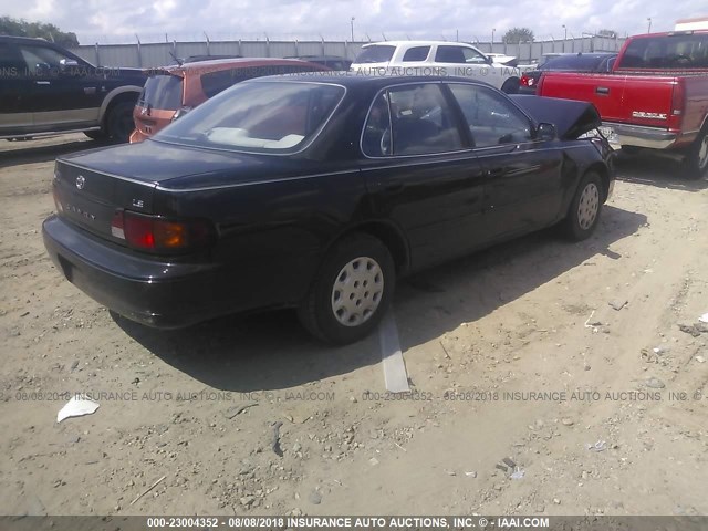 4T1BG12KXTU775603 - 1996 TOYOTA CAMRY DX/LE/XLE BLACK photo 4