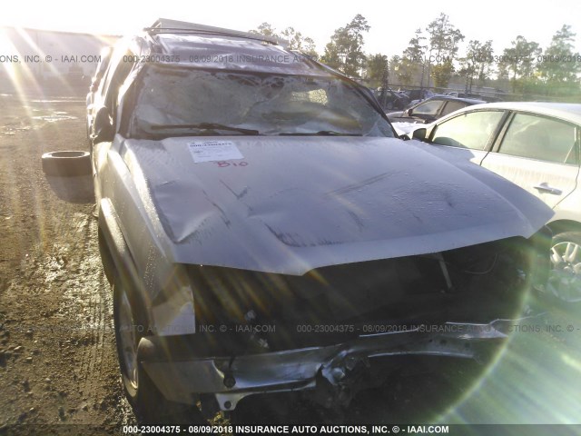 3GNEC12T24G312324 - 2004 CHEVROLET AVALANCHE C1500 SILVER photo 6