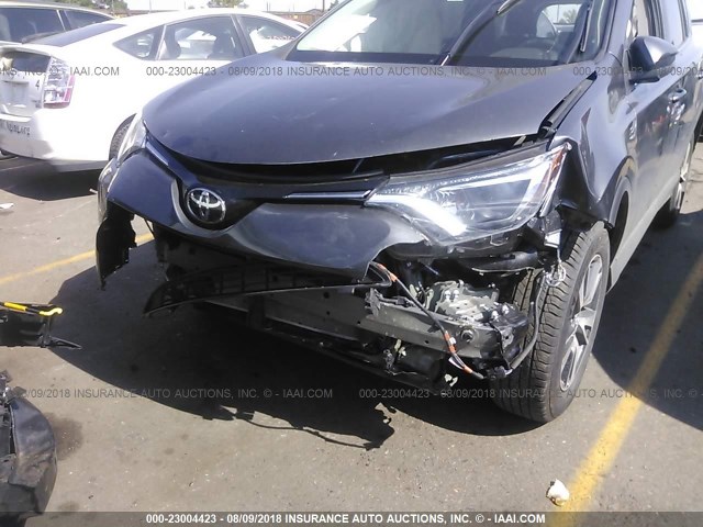 2T3RFREVXJW722104 - 2018 TOYOTA RAV4 ADVENTURE/XLE GRAY photo 6