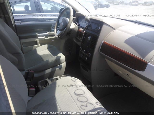 2A8HR54P48R790684 - 2008 CHRYSLER TOWN & COUNTRY TOURING TAN photo 5