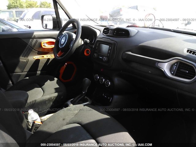 ZACCJAAB6HPE43422 - 2017 JEEP RENEGADE SPORT Մոխրագույն լուսանկար 5