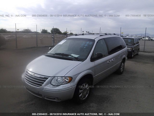 2C8GP64L05R178469 - 2005 CHRYSLER TOWN & COUNTRY LIMITED SILVER photo 2