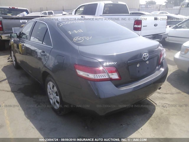 4T4BF3EK3BR146411 - 2011 TOYOTA CAMRY SE/LE/XLE GRAY photo 3