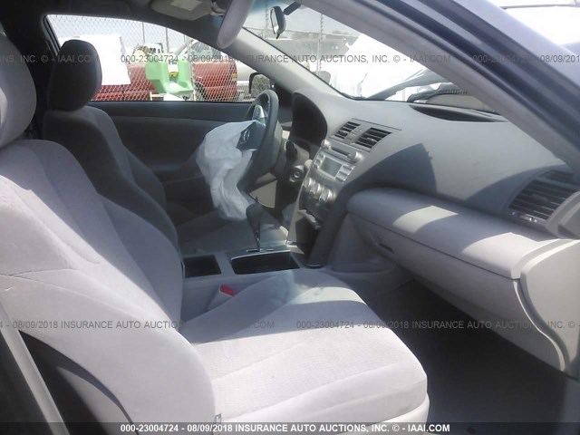 4T4BF3EK3BR146411 - 2011 TOYOTA CAMRY SE/LE/XLE GRAY photo 5