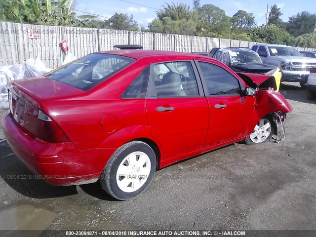 1FAHP34N87W165796 - 2007 FORD FOCUS ZX4/S/SE/SES 红色 照片 4