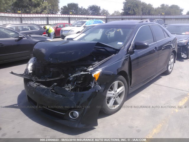 4T1BF1FK6CU072769 - 2012 TOYOTA CAMRY SE/LE/XLE BLACK photo 2