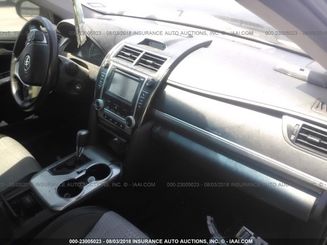 4T1BF1FK6CU072769 - 2012 TOYOTA CAMRY SE/LE/XLE BLACK photo 5