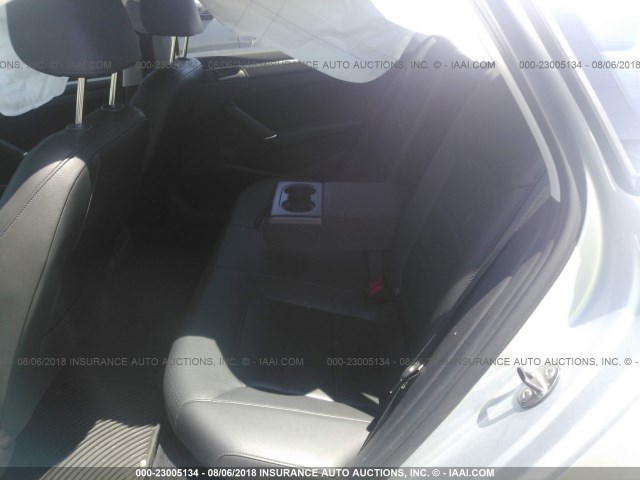 1VWDT7A38HC077636 - 2017 VOLKSWAGEN PASSAT R-LINE Gümüş foto 8