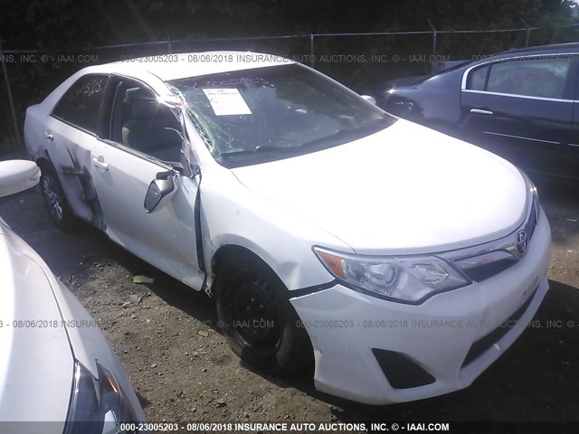 4T4BF1FK3ER342971 - 2014 TOYOTA CAMRY L/SE/LE/XLE 白色 照片 1
