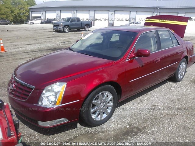 1G6KH5EY7AU122316 - 2010 CADILLAC DTS PREMIUM COLLECTION RED photo 2