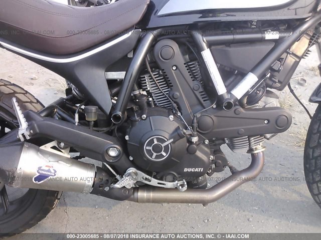 ML015AXG2GT000590 - 2016 DUCATI SCRAMBLER 黑色 照片 10