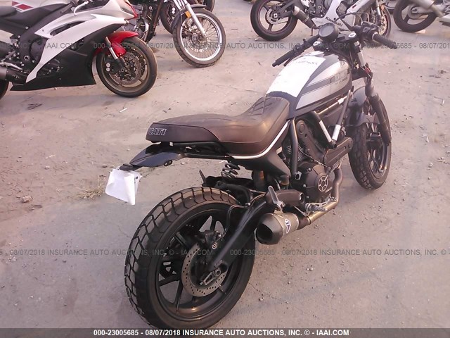 ML015AXG2GT000590 - 2016 DUCATI SCRAMBLER 黑色 照片 4