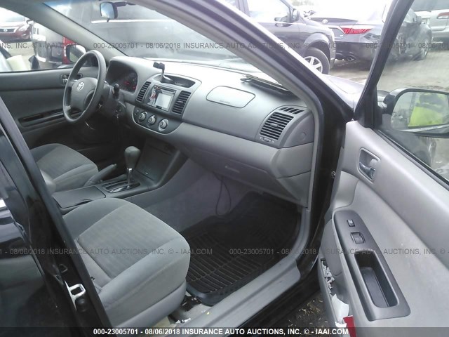 4T1BE32KX5U023596 - 2005 TOYOTA CAMRY LE/XLE/SE Qara foto 5