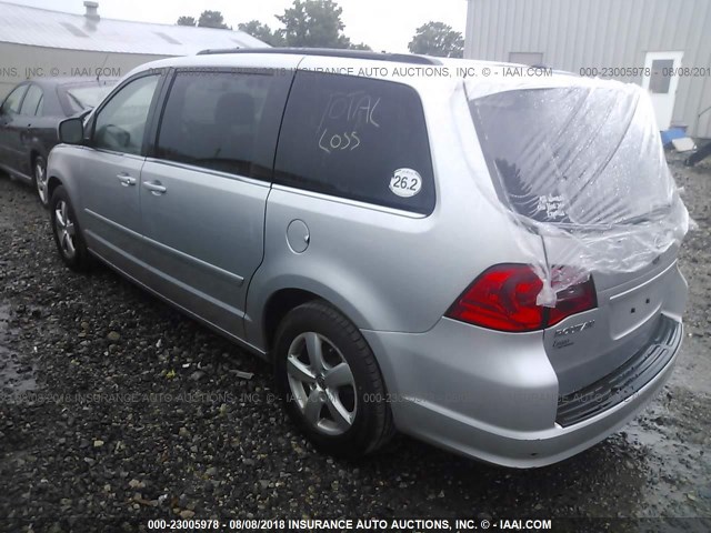 2V4RW3DG2BR806273 - 2011 VOLKSWAGEN ROUTAN SE SILVER photo 3