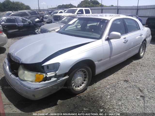 1LNHM81WX1Y724429 - 2001 LINCOLN TOWN CAR EXECUTIVE Светло-синий фото 2