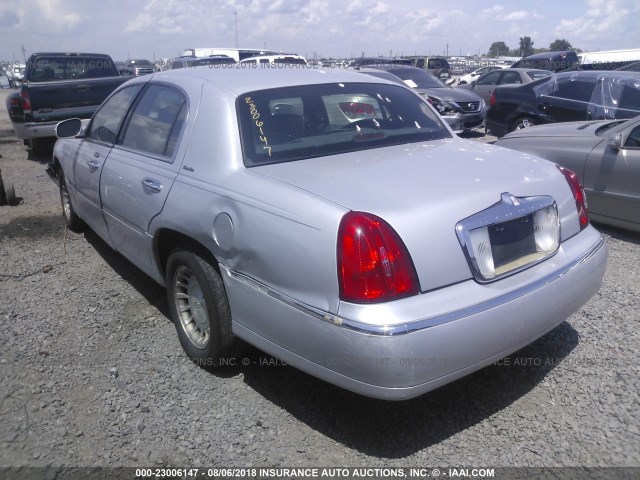 1LNHM81WX1Y724429 - 2001 LINCOLN TOWN CAR EXECUTIVE Светло-синий фото 3