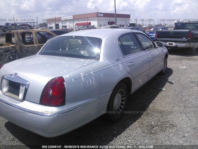 1LNHM81WX1Y724429 - 2001 LINCOLN TOWN CAR EXECUTIVE Светло-синий фото 4