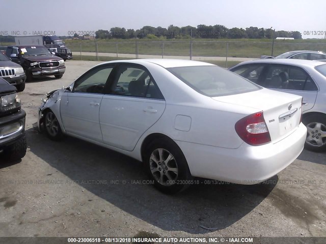 JTDBE32K140257426 - 2004 TOYOTA CAMRY LE/XLE WHITE photo 3