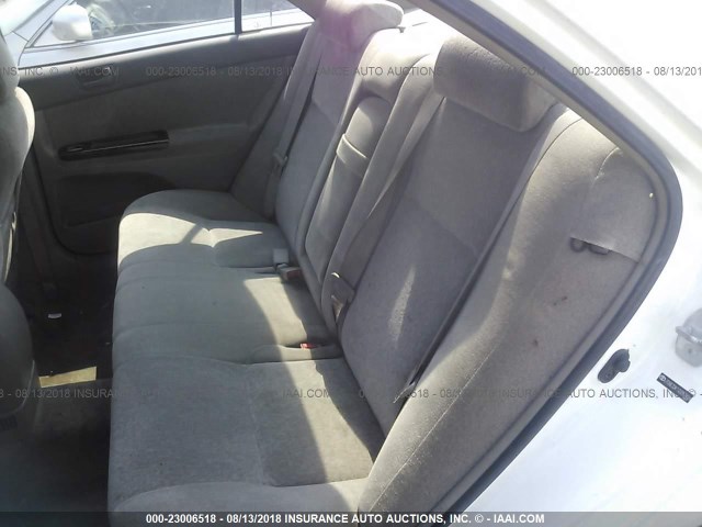 JTDBE32K140257426 - 2004 TOYOTA CAMRY LE/XLE WHITE photo 8