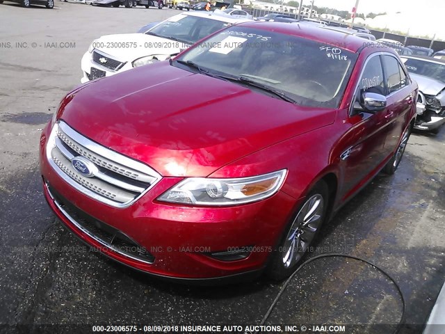 1FAHP2FW4AG159978 - 2010 FORD TAURUS LIMITED RED photo 2