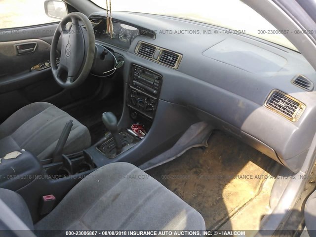 JT2BG22K8W0210524 - 1998 TOYOTA CAMRY CE/LE/XLE 黑色 照片 5