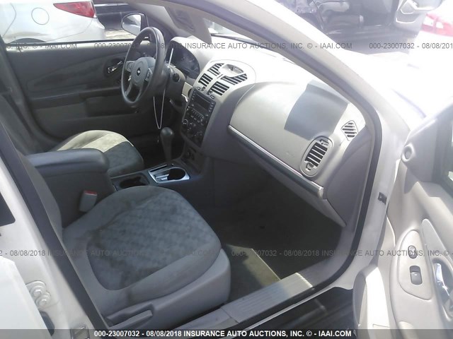 1G1ZT52865F129050 - 2005 CHEVROLET MALIBU LS Ақ фото 5