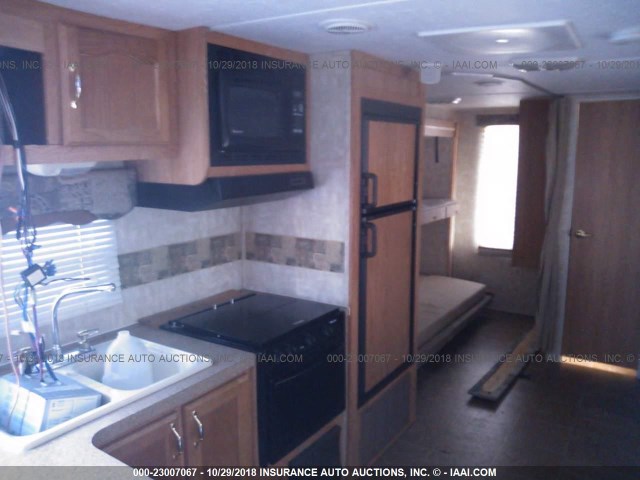 4X4TCKD297P103568 - 2007 FOREST RIVER CHEROKEE M28A+  WHITE photo 6