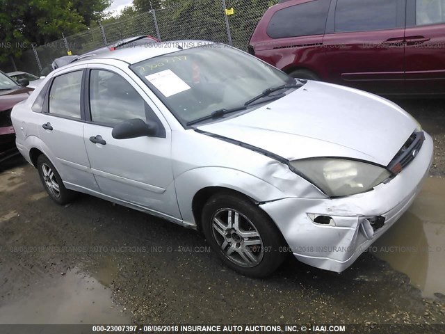 1FAFP34ZX4W201221 - 2004 FORD FOCUS SE COMFORT/SE SPORT SILVER photo 1